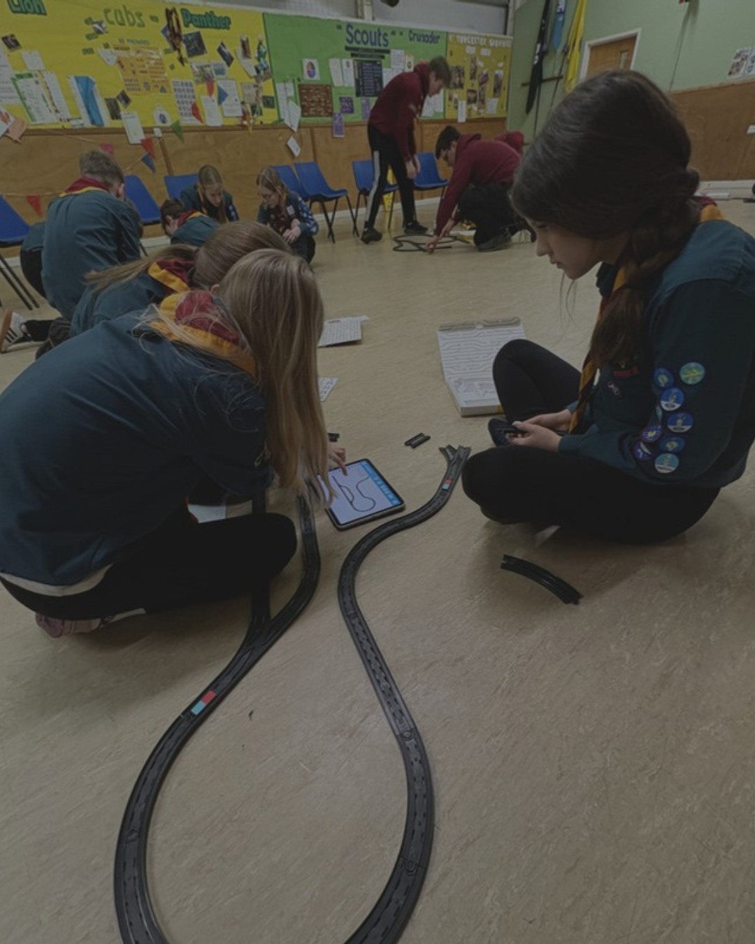 Scouts building a coding track with tablets and the intelino Smart Train kit